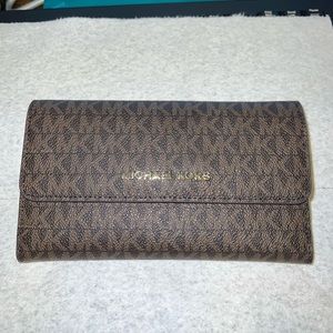 Michael kors jet set lrg trifold wallet